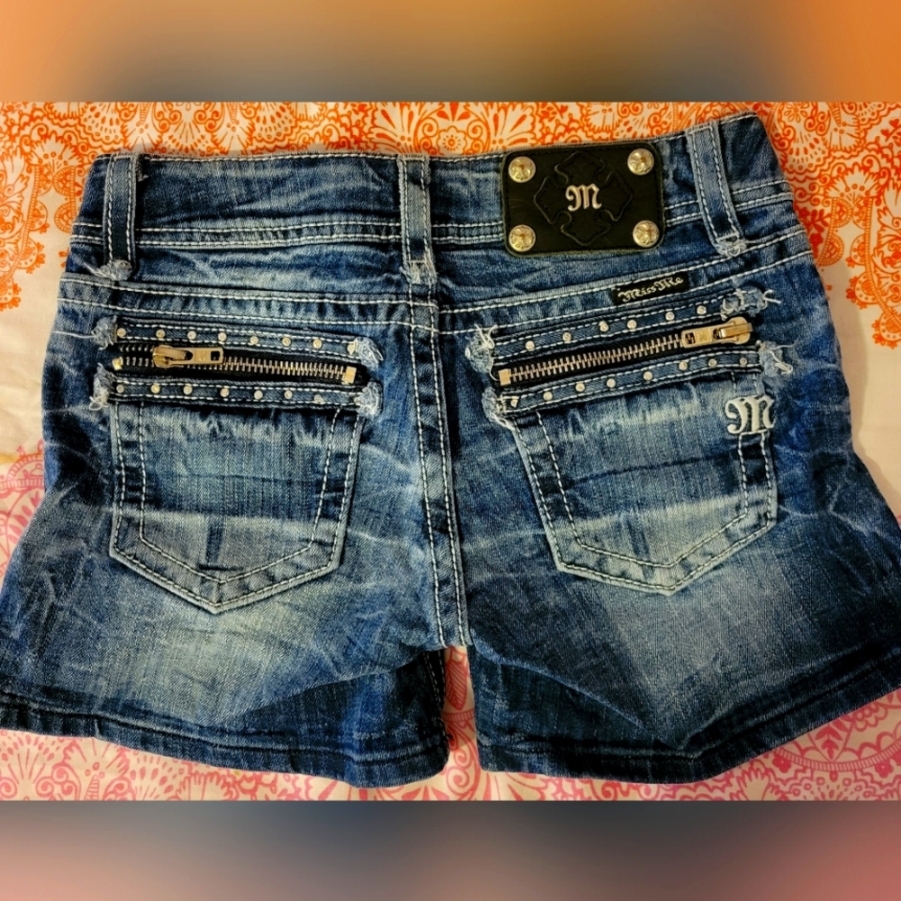 Miss Me shorts size 26